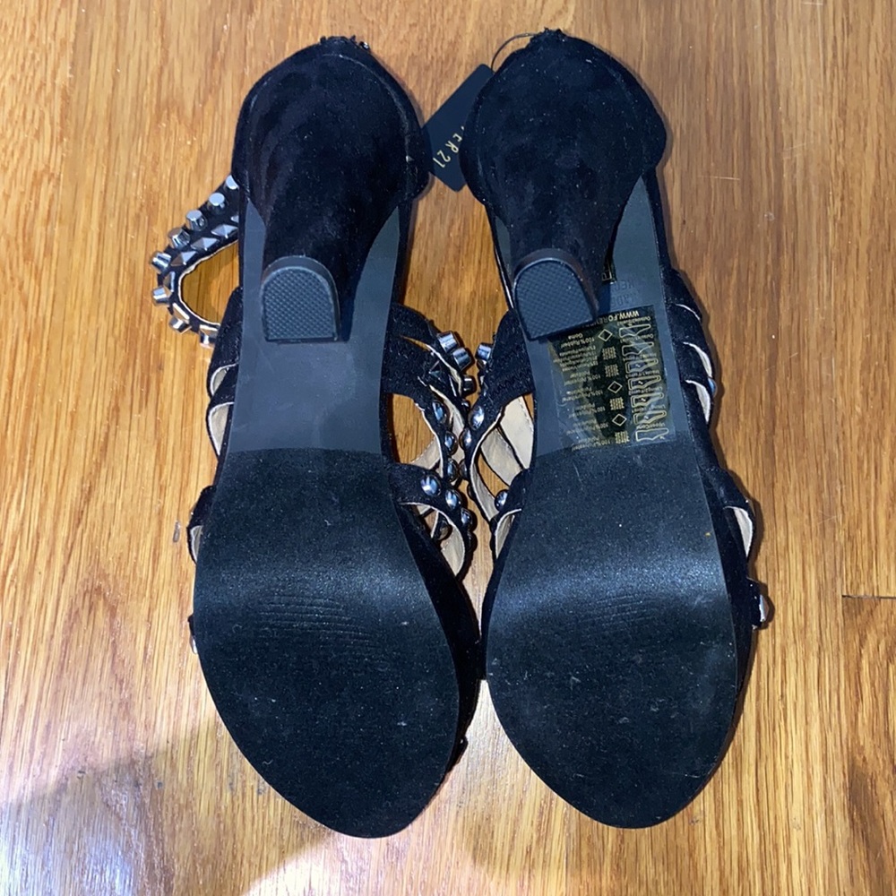 Forever 21 Black Suede Silver Studded Platform Ankle Strap Heel Size 10 - Picture 6 of 8